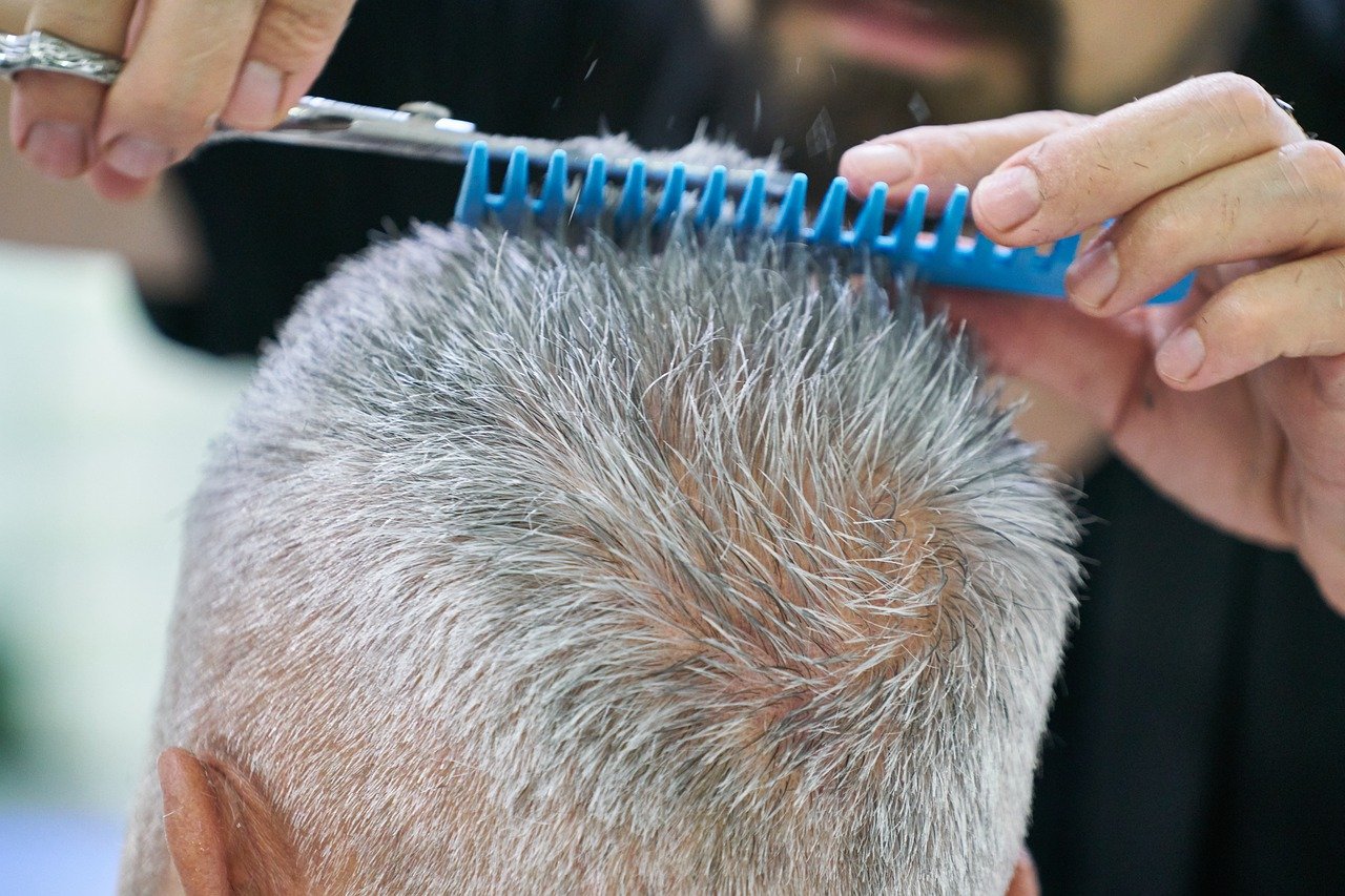 Подстричь мужа примета. Жук который стрижет волосы. Пористые волосы у мужчин. Почему нельзя стричь волосы самой. Волосы для мальчика для вырезания.